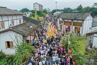 进攻欲望强烈！希罗半场14投6中得到16分 次节6中4独揽11分